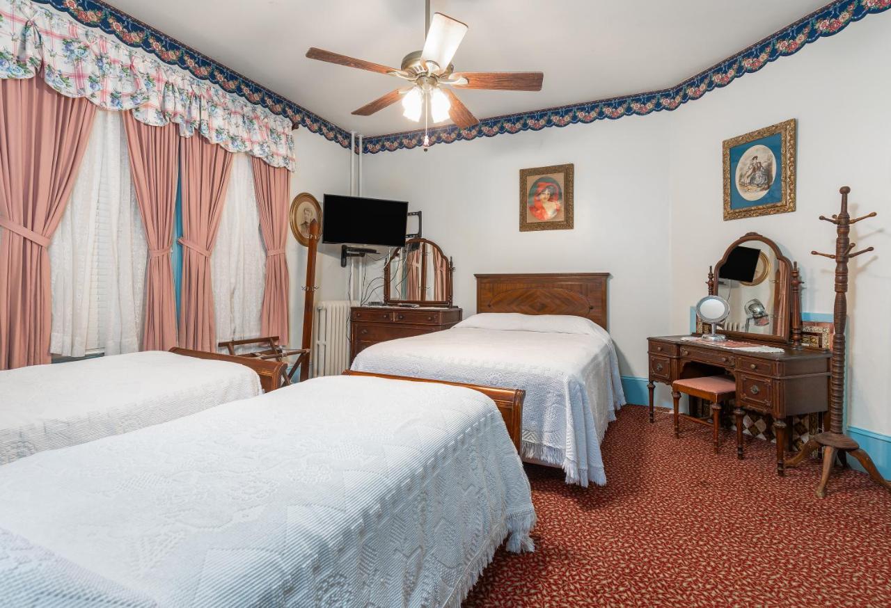 Antoinette'S Apartments & Suites Cape May Exterior photo